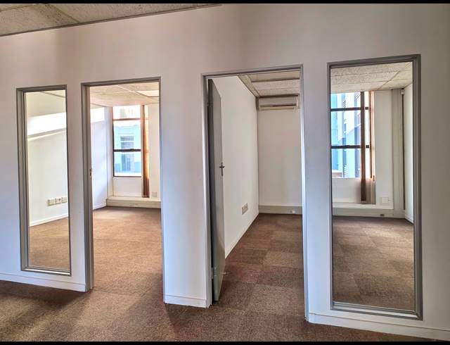 419M² OFFICE TO LET IN CRAIGHALL PARK
